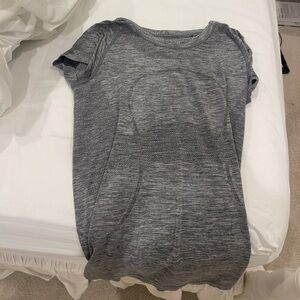 Lululemon Swiftly Tech short sleeve size 6